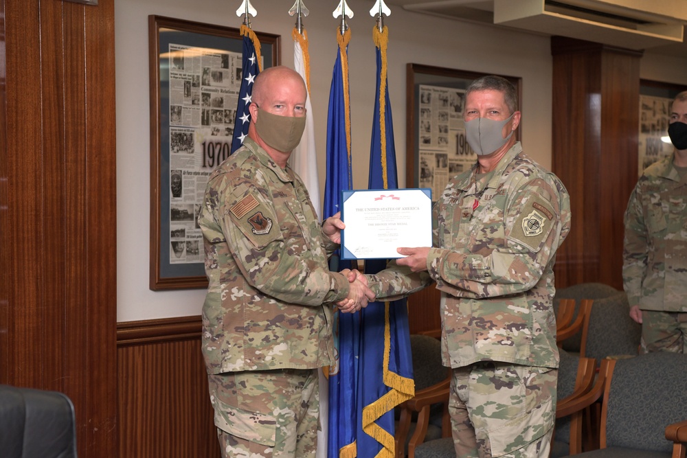 18 MXG Commander is Awarded Bronze Star