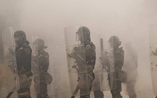 Iowa Soldiers respond to realistic riot scenario at JMRC