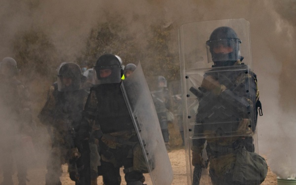 Iowa Soldiers respond to realistic riot scenario at JMRC