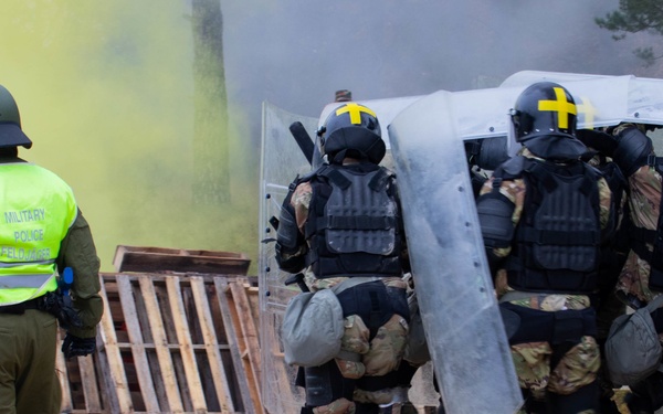 Iowa Soldiers respond to realistic riot scenario at JMRC
