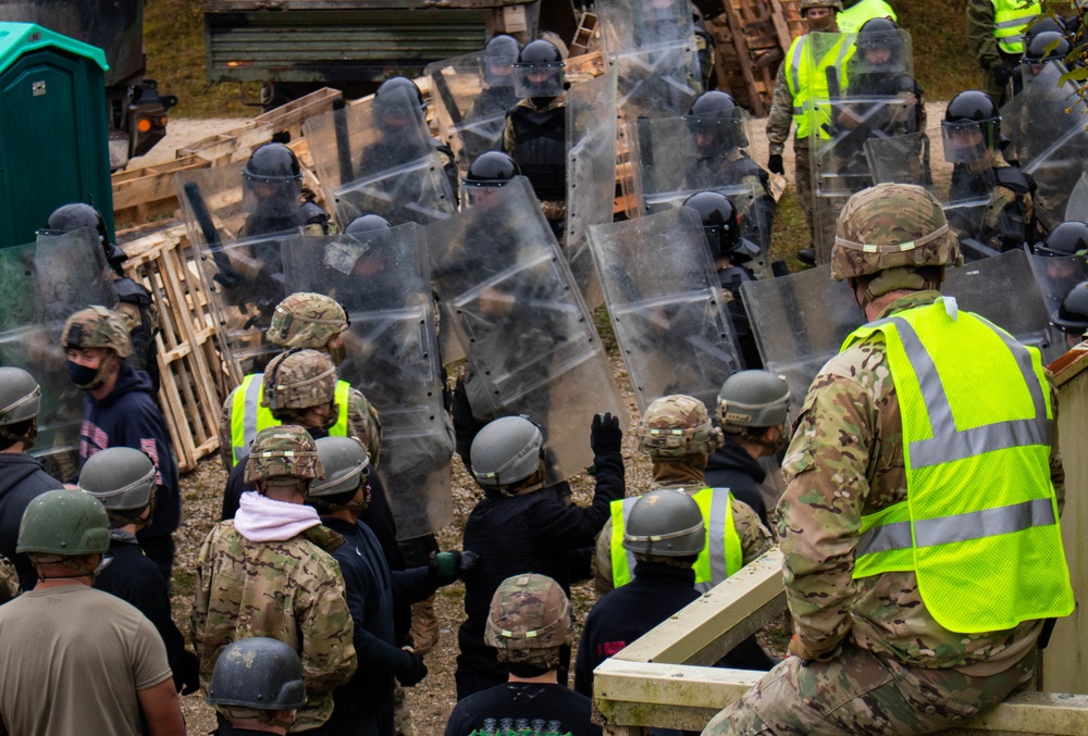 Iowa Soldiers respond to realistic riot scenario at JMRC