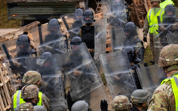 Iowa Soldiers respond to realistic riot scenario at JMRC