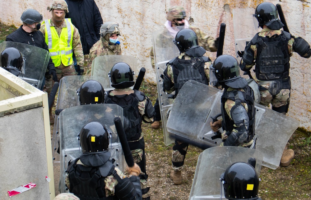 Iowa Soldiers respond to realistic riot scenario at JMRC