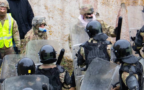 Iowa Soldiers respond to realistic riot scenario at JMRC