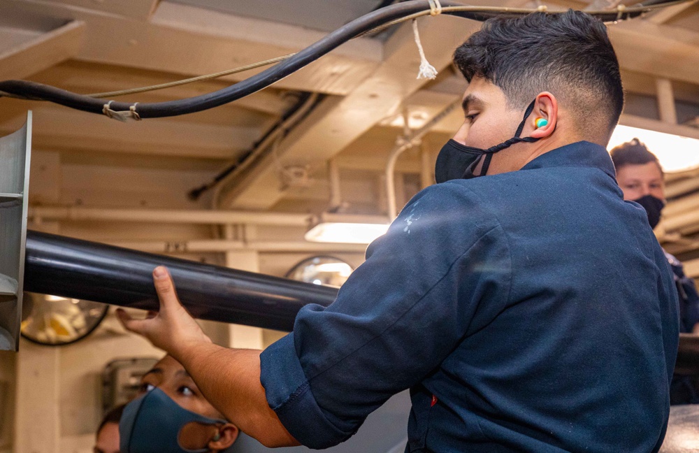 Sonar Technician Handles Array for ASW Exercises During Keen Sword 21