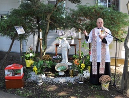 Camp Zama chaplain blesses community’s pets