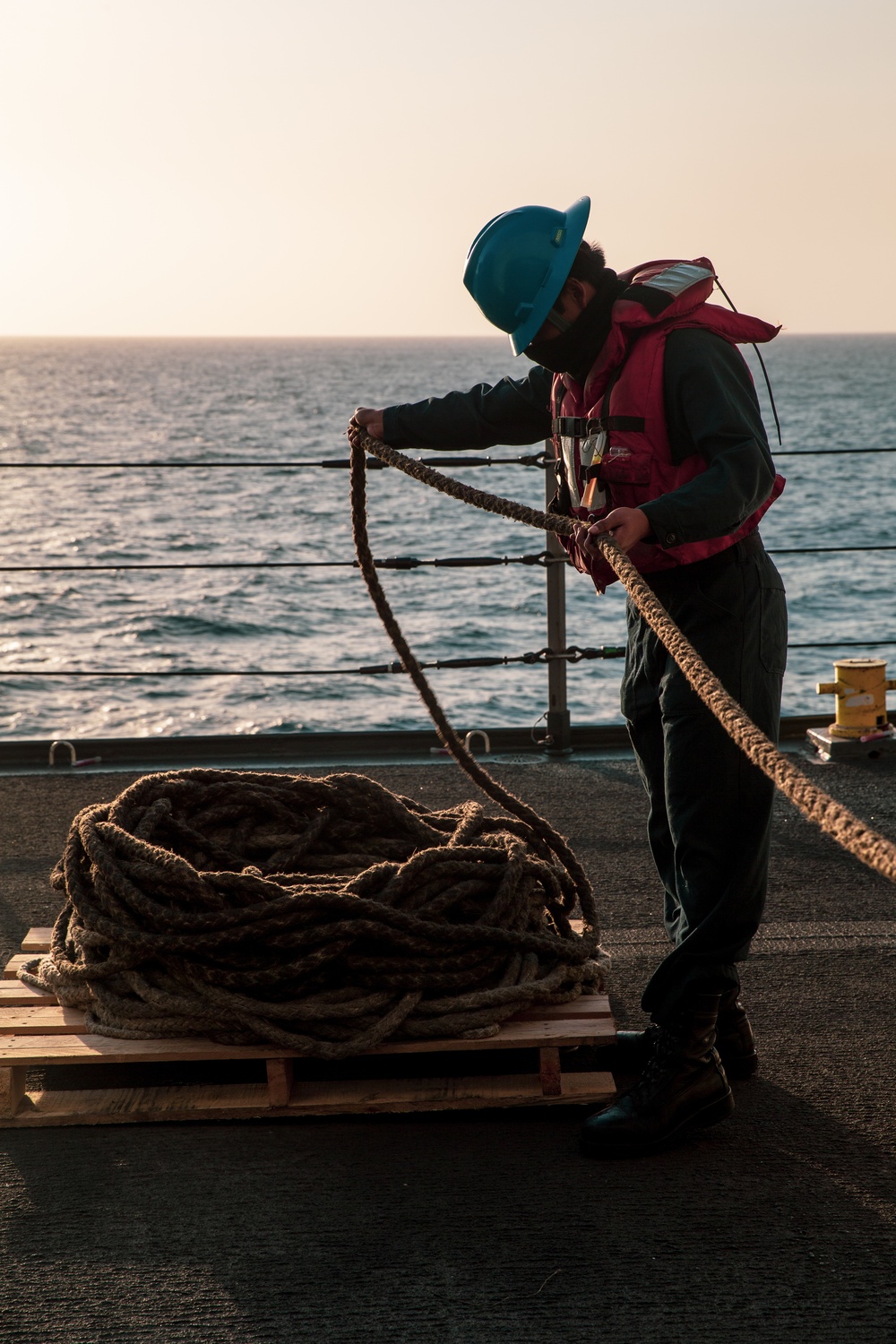 USS Somerset receives replenishment from USNS Guadalupe