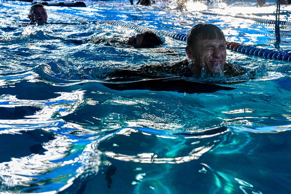 US Soldiers, French Soldiers plunge into French Commando Course prequalification assessment (3 of 8)