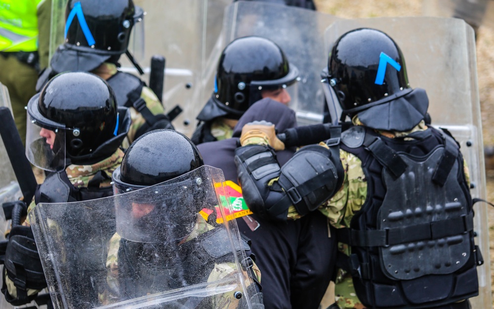 U.S. Army Soldiers conduct freedom of movement training during KFOR28