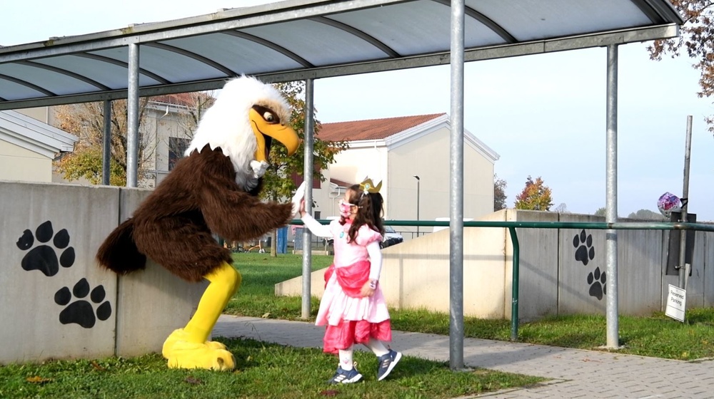 USAG Italy Host Halloween Candy Bags Photo 3