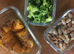 MCAS Iwakuni chow hall cooks up a storm  (Radio)