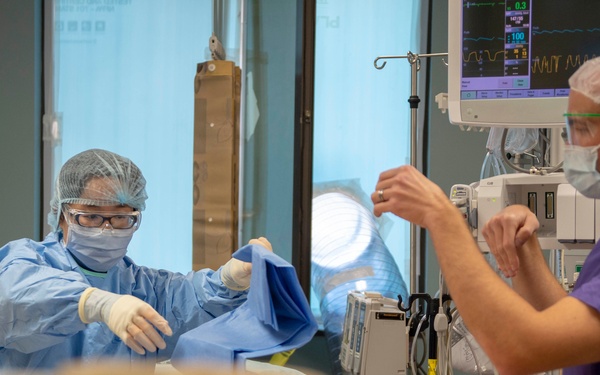 NMCSD’s ICU Conducts a Procedure