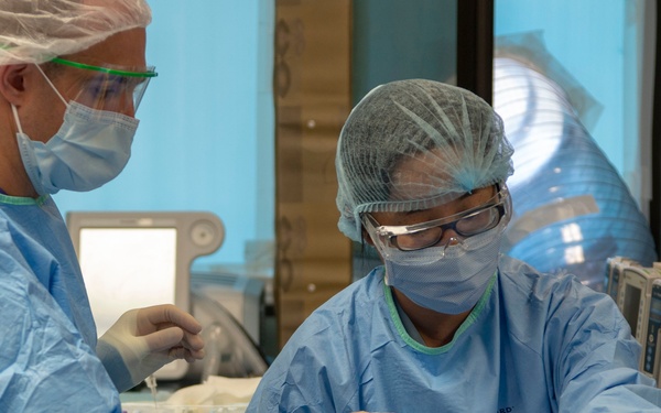 NMCSD’s ICU Conducts a Procedure