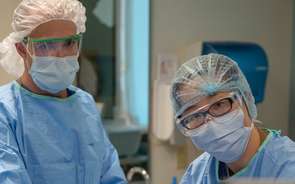 NMCSD’s ICU Conducts a Procedure