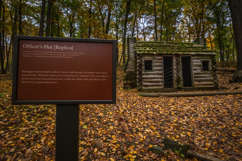 Revolutionary War soldier and officers’ huts