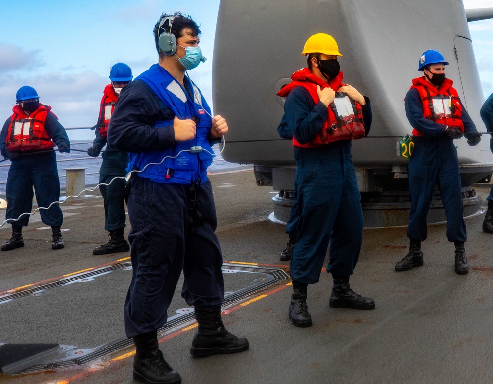 Sailors Handle Line During Keen Sword 21