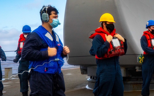 Sailors Handle Line During Keen Sword 21