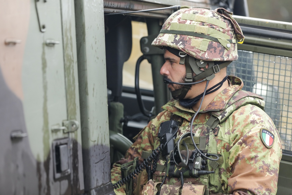 Italian Soldiers conduct patrol training during KFOR28