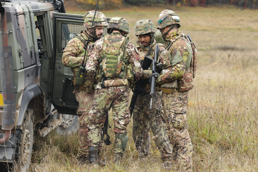 Italian Soldiers conduct patrol training during KFOR28