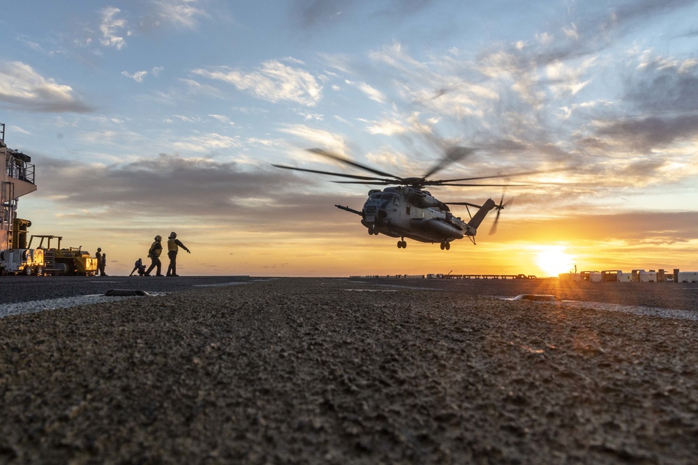 Iwo Jima ARG Conducts Training With 24th MEU Off the Coast of North Carolina