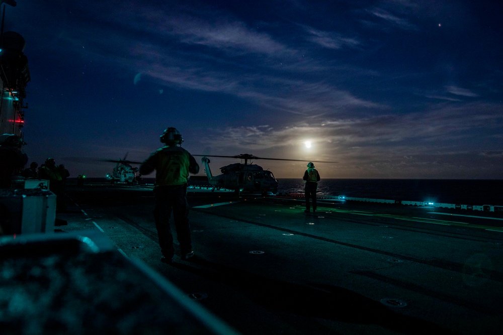 Iwo Jima ARG Conducts Training With 24th MEU Off the Coast of North Carolina