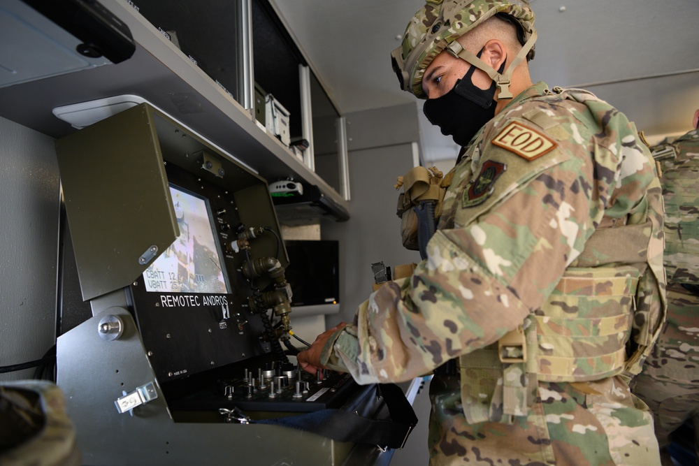 Travis EOD Airmen train advanced warfighting capabilities