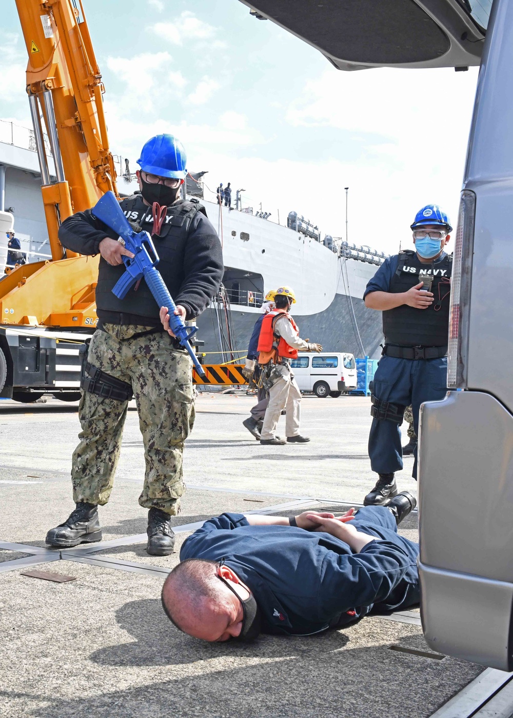 Blue Ridge Sailors Conduct Anti-terrorism Training