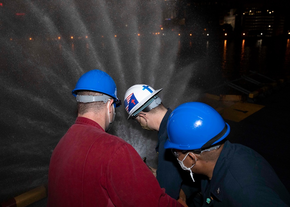 USS Bataan (LHD 5) Conducts Firefighting Training