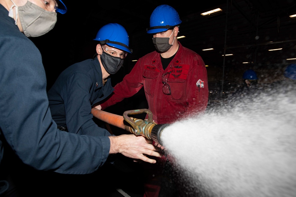 USS Bataan (LHD 5) Conducts Firefighting Training