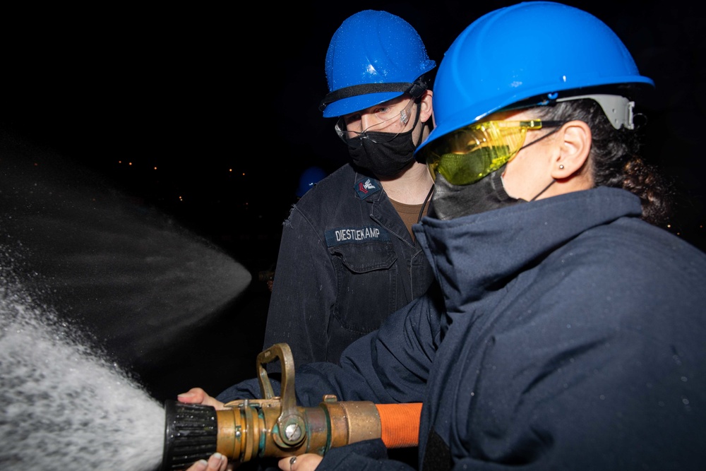 USS Bataan (LHD 5) Conducts Firefighting Training