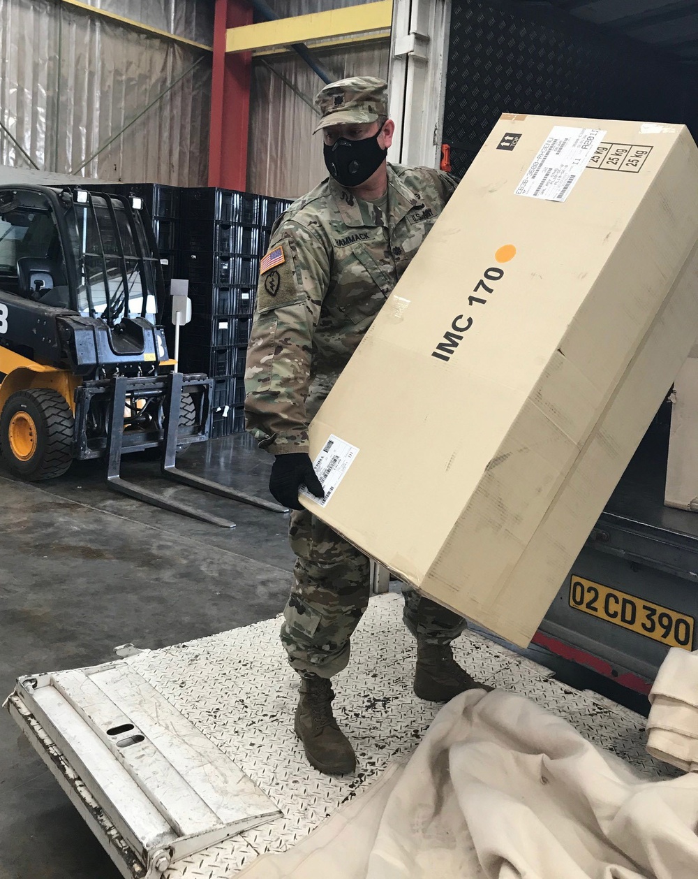 U.S. Embassy transfers medical equipment to Botswana