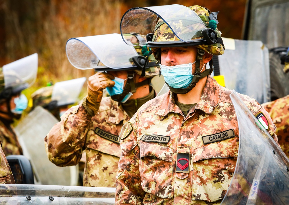 Italian soldiers conduct crowd control training during KFOR28