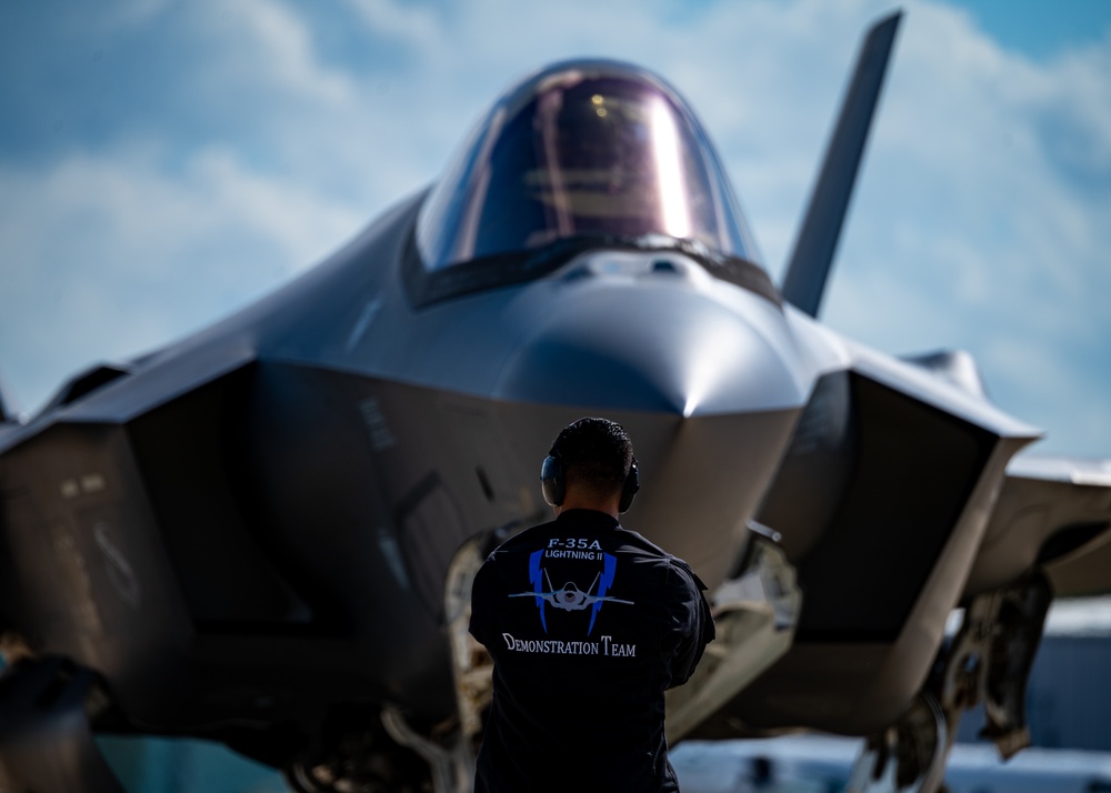 F-35 Demonstration Team flies at the 2020 Space and Air Show