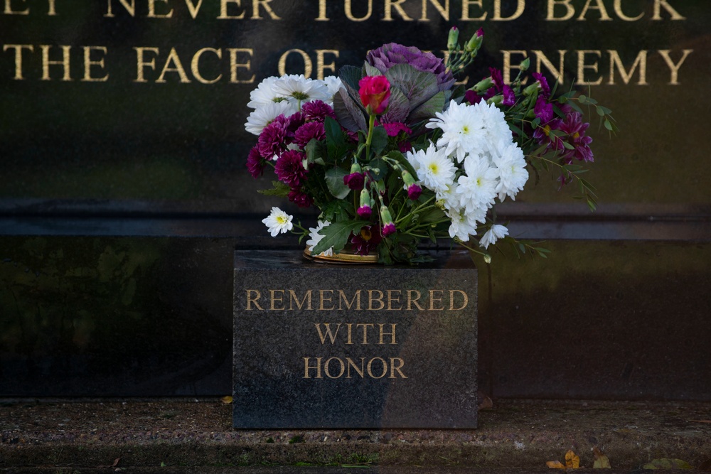 U.S. Airmen and U.K. commander commemorate Remembrance Sunday