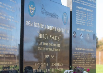 U.S. Airmen and U.K. commander commemorate Remembrance Sunday