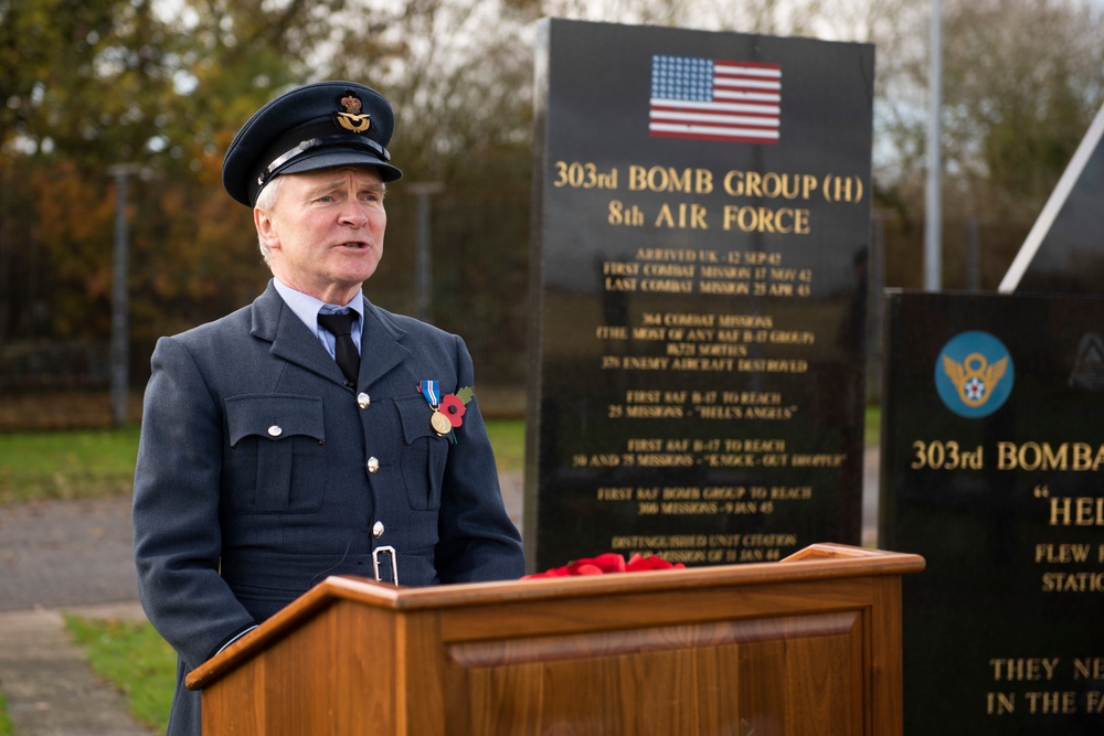 U.S. Airmen and U.K. commander commemorate Remembrance Sunday