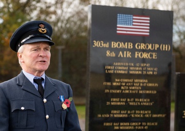U.S. Airmen and U.K. commander commemorate Remembrance Sunday