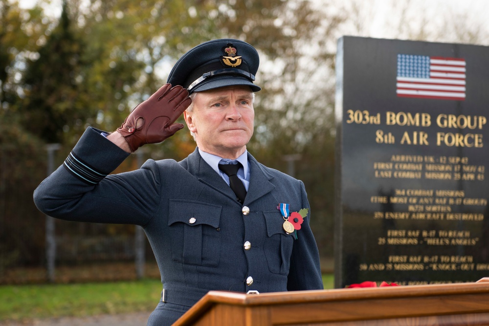 U.S. Airmen and U.K. commander commemorate Remembrance Sunday