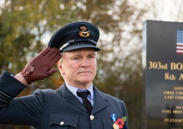 U.S. Airmen and U.K. commander commemorate Remembrance Sunday