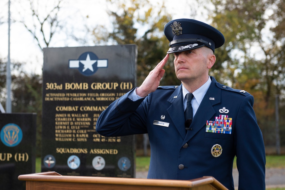U.S. Airmen and U.K. commander commemorate Remembrance Sunday