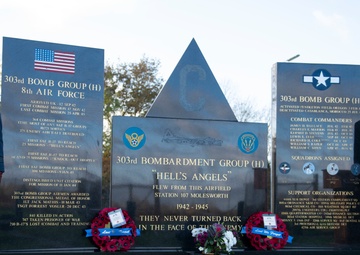 U.S. Airmen and U.K. commander commemorate Remembrance Sunday