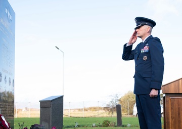 U.S. Airmen and U.K. commander commemorate Remembrance Sunday