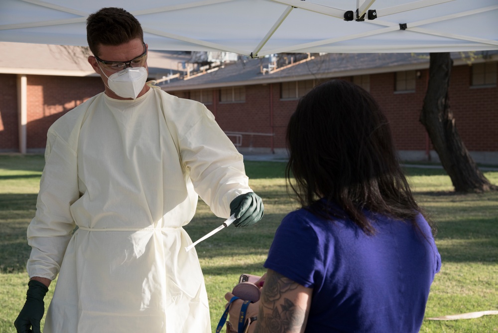 AZNG soldiers facilitate COVID-19 tests for AZ State employees