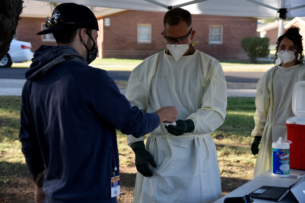 AZNG soldiers facilitate COVID-19 tests for AZ State employees