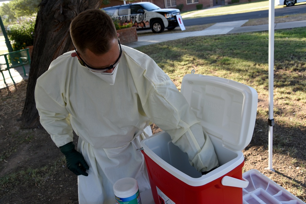 AZNG soldiers facilitate COVID-19 tests for AZ State employees