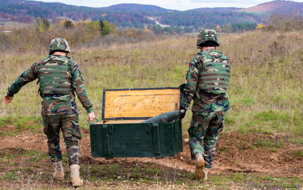 Moldovan soldiers conduct UXO training