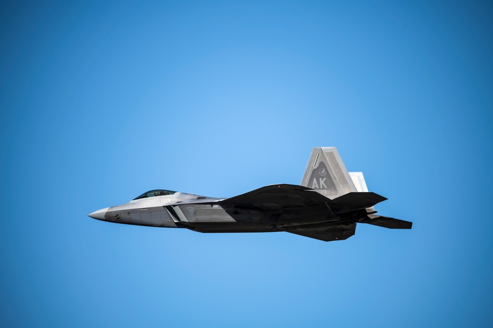 F-22s arrive for Checkered Flag