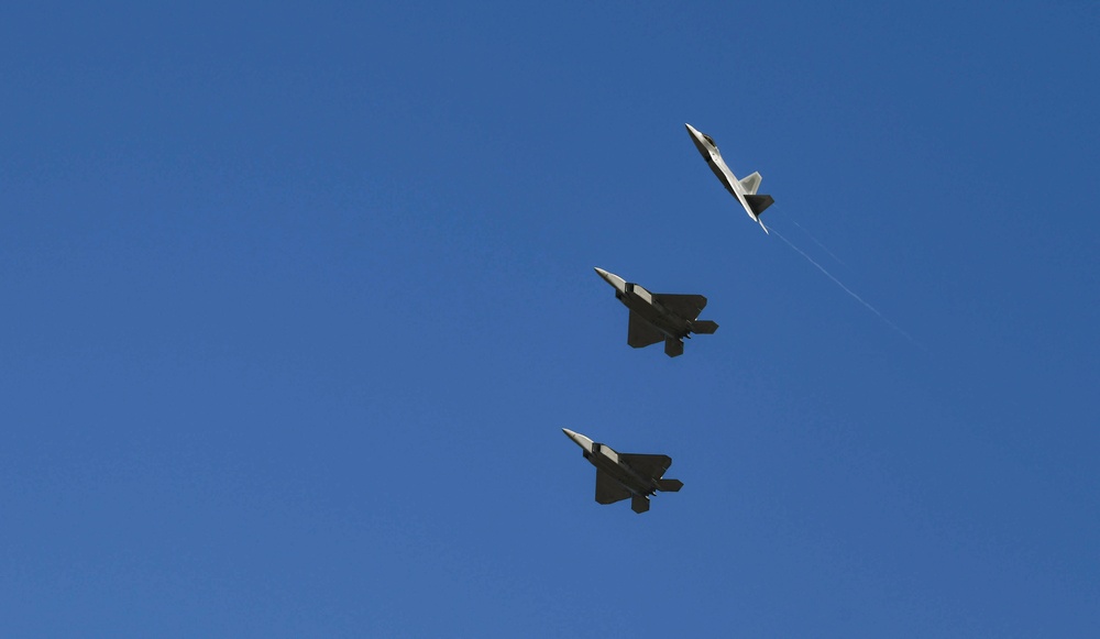 F-22s arrive for Checkered Flag