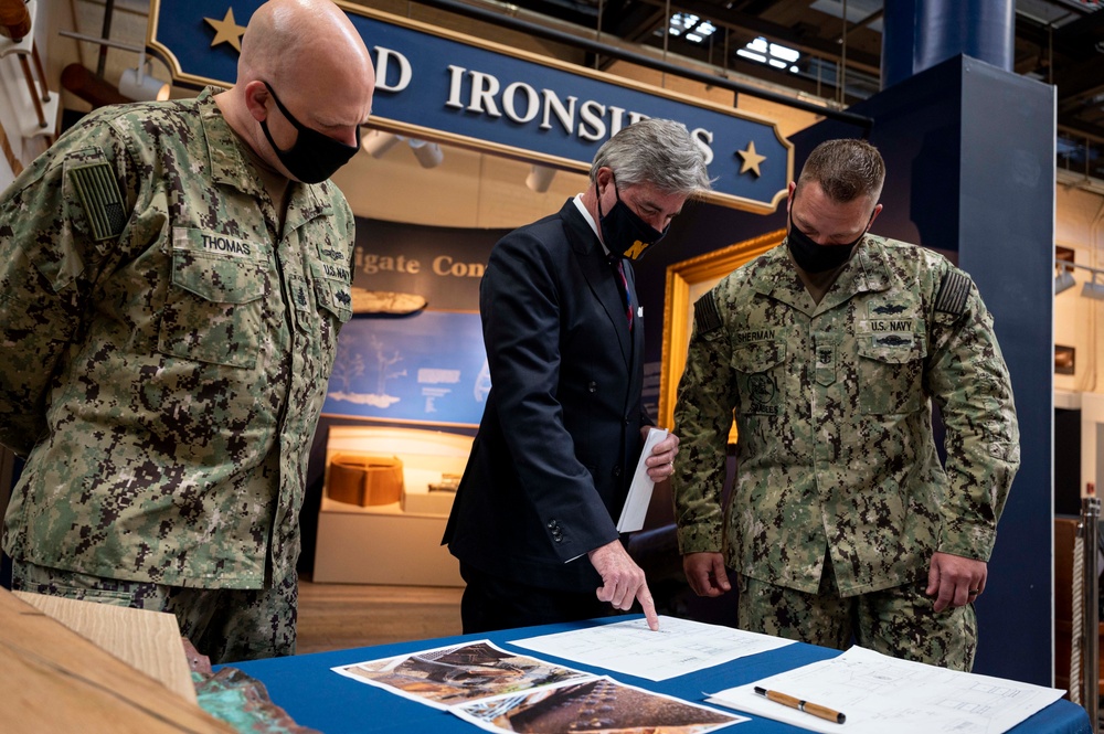 SECNAV Visits NHHC