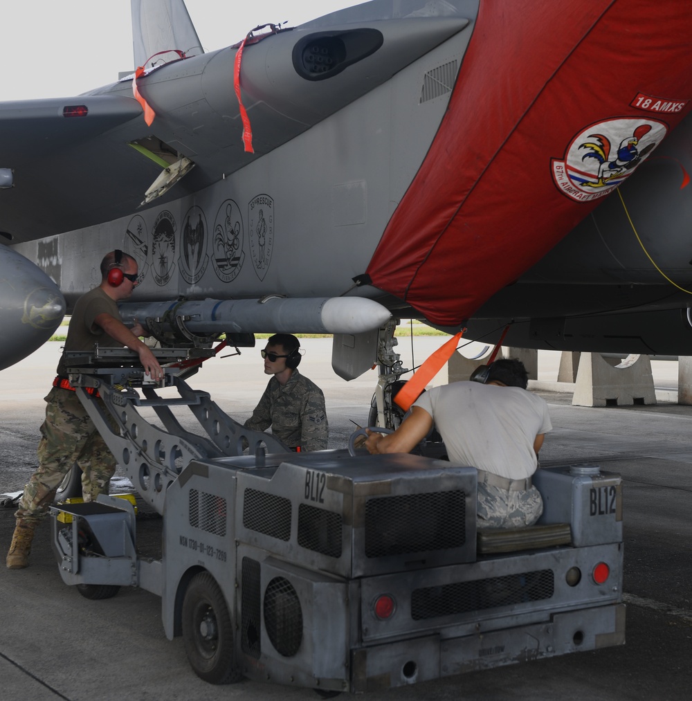 44th &amp; 67th AMUs participate in Load Crew of the Quarter Competition